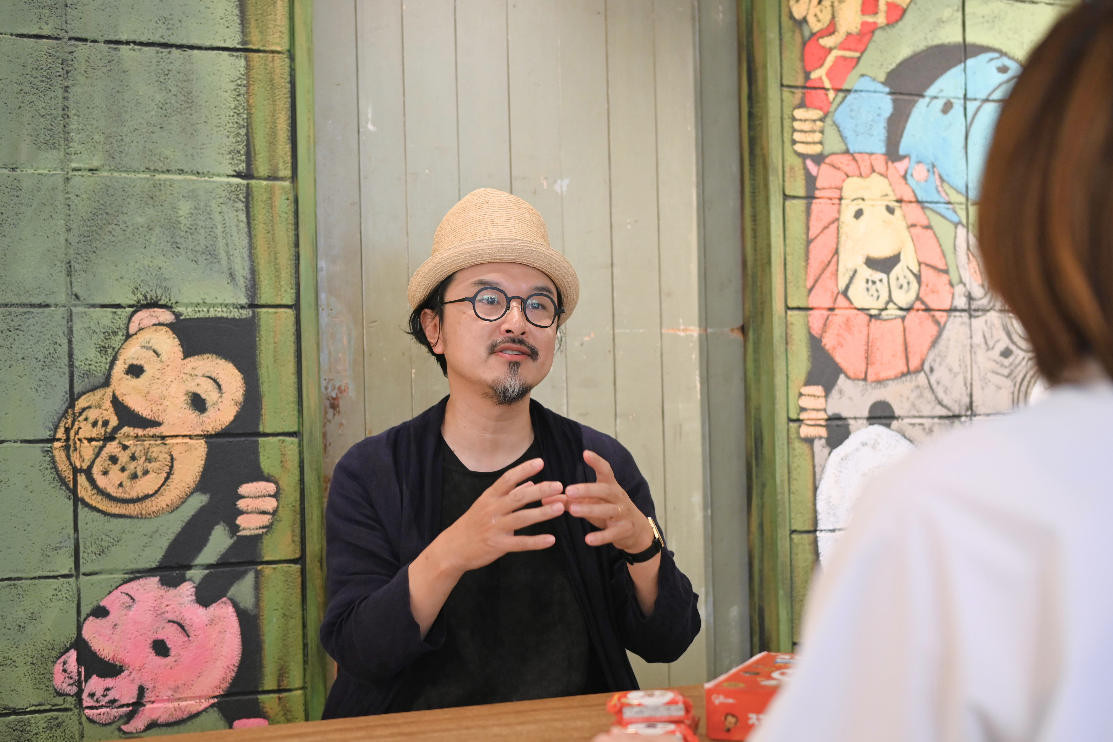 絵本作家・谷口智則さんにインタビューしました【スマイルビスコ